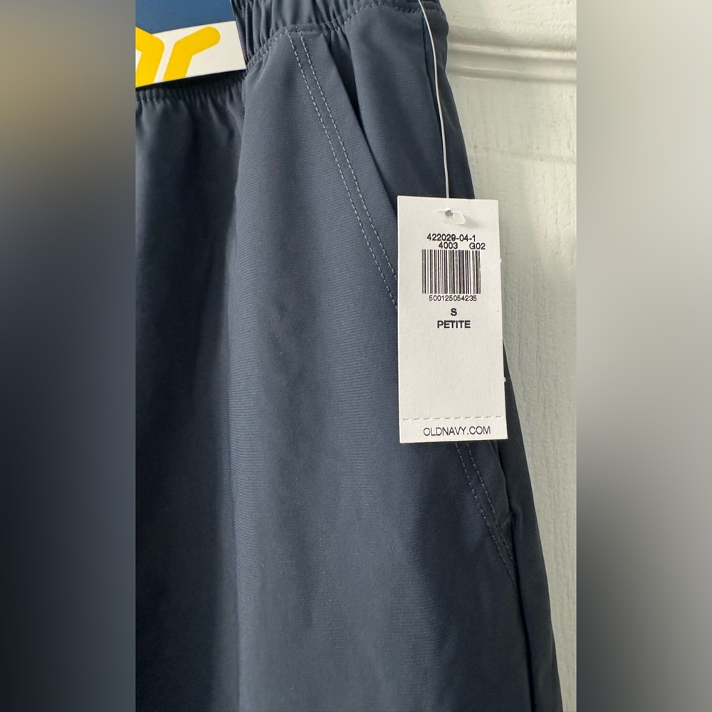 Old Navy High Rise Tapered SleekTech Go-Dry Small Petite - Picture 2 of 9